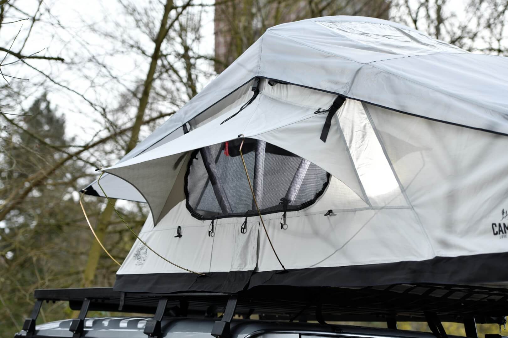 Tenda da tetto bianca con finestra panoramica sull'Audi A3