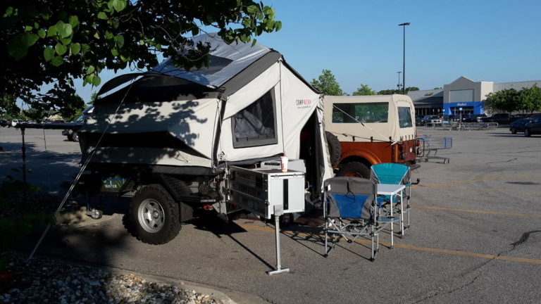 Chiedere non costa nulla: Con il permesso, spesso si può semplicemente sostare nei giganteschi parcheggi delle grandi catene di supermercati...