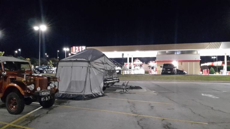 ...e le pattuglie di polizia controllano di notte se tutto è in ordine.