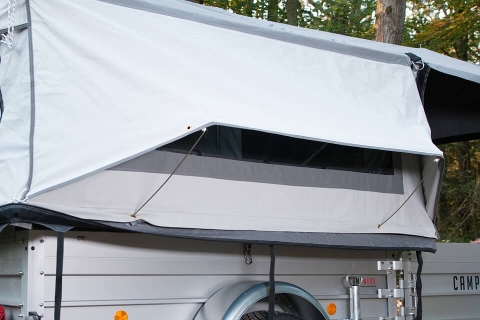 Copertura antitempesta. La grande copertura antitempesta protegge non solo dal maltempo, ma anche da sguardi indiscreti – senza compromettere l’ottima ventilazione.