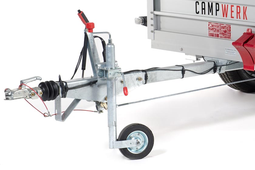 Timone quadrato. Per garantire la massima maneggevolezza e stabilità, abbiamo scelto consapevolmente un timone quadrato extra robusto invece del più sottile timone a V, che di solito è realizzato in lamiera piegata.