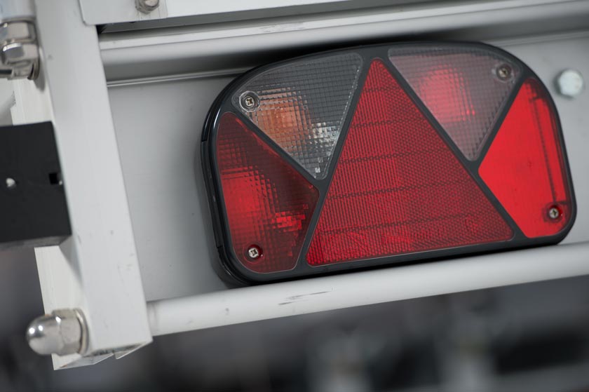 Impianto elettrico. I nostri rimorchi sono dotati di serie di una spina a 13 poli.