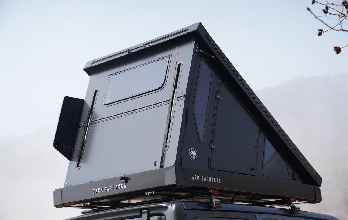 Tenda da tetto Dark Barracks di Campwerk
