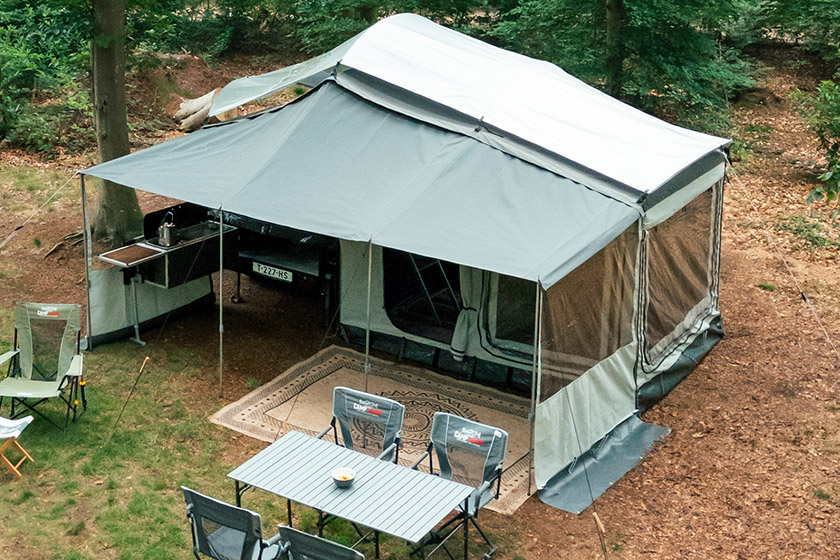 Tendalino parasole LiteShade.
Il LiteShade è il tendalino parasole rapido per i campeggiatori che sono spesso in movimento. Si monta in pochi minuti, è leggero e compatto. Include due pareti laterali rimovibili per una protezione aggiuntiva.