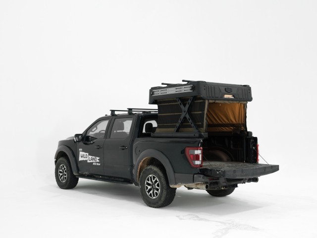 Ford F-150 con WinTopper Pickup Hardtop sollevato e portellone aperto