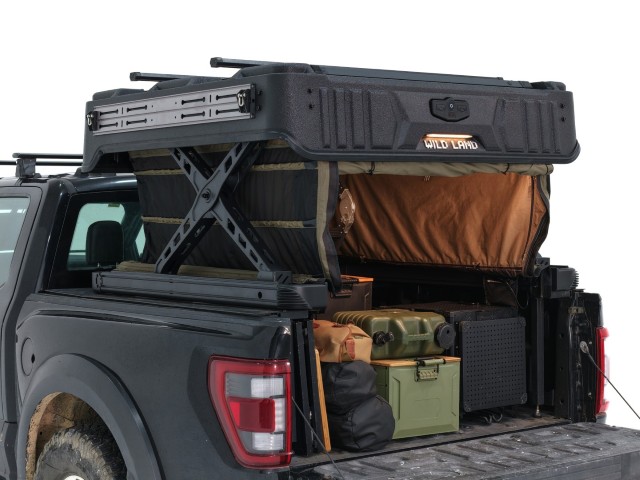 Vano di carico carico sotto il WinTopper Pickup Hardtop sollevato