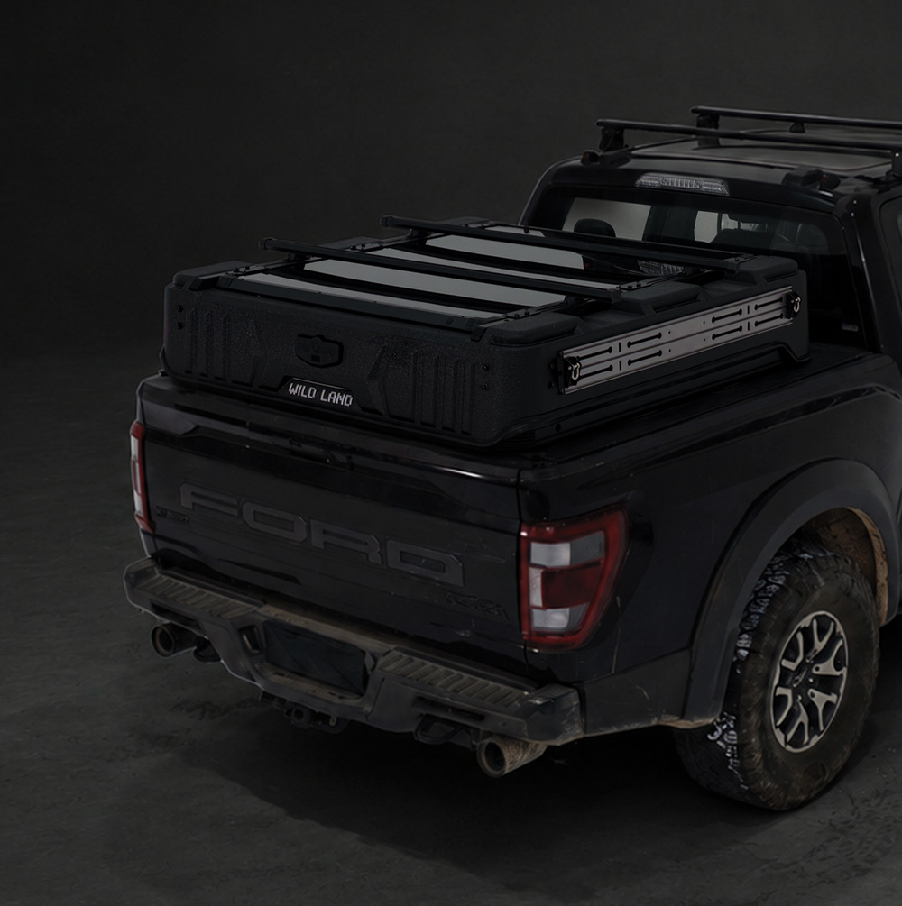 Ford F-150 con WinTopper Pickup Hardtop chiuso di notte