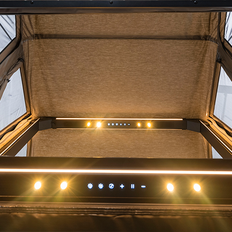 Illuminazione integrata. Strisce e faretti LED per un'atmosfera luminosa piacevole.